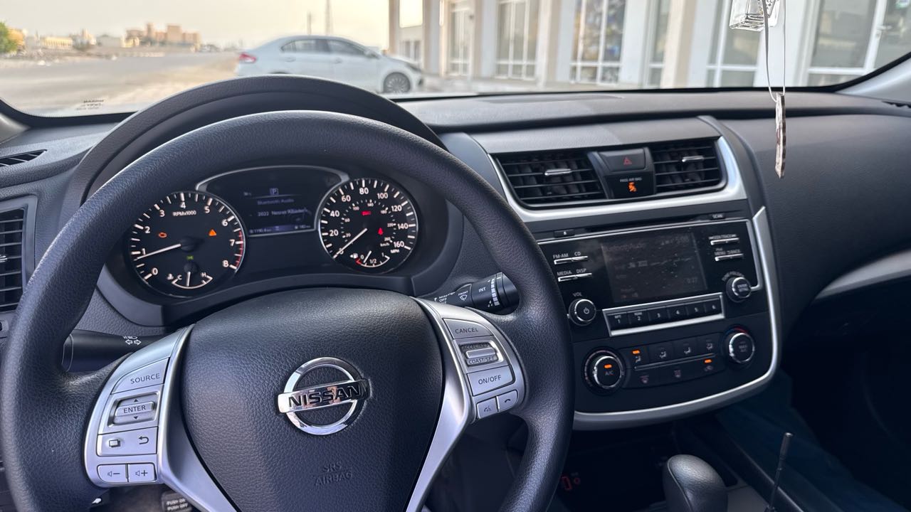 Car Image 2018 NISSAN ALTIMA SV