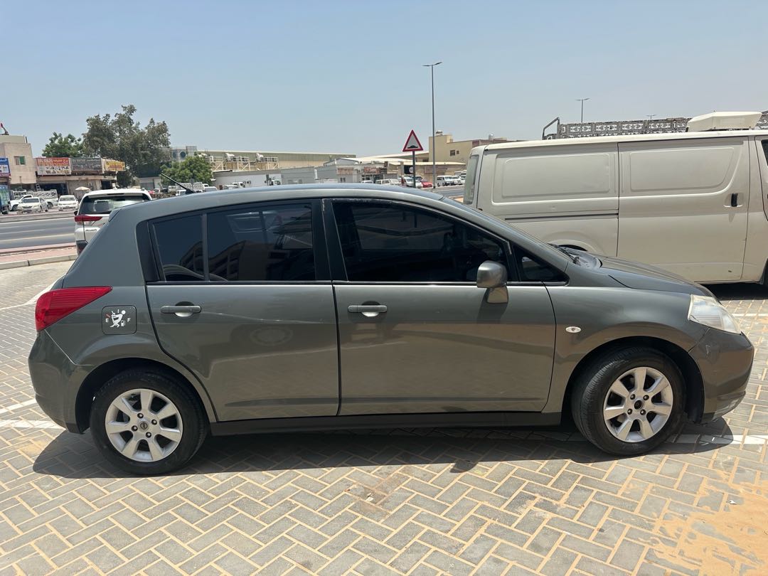 Car Image 2010 NISSAN TIIDA SL
