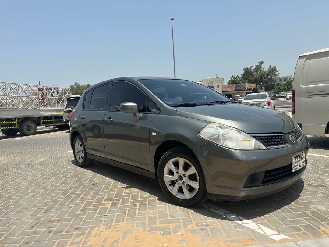 Car Image 2010 NISSAN TIIDA SL