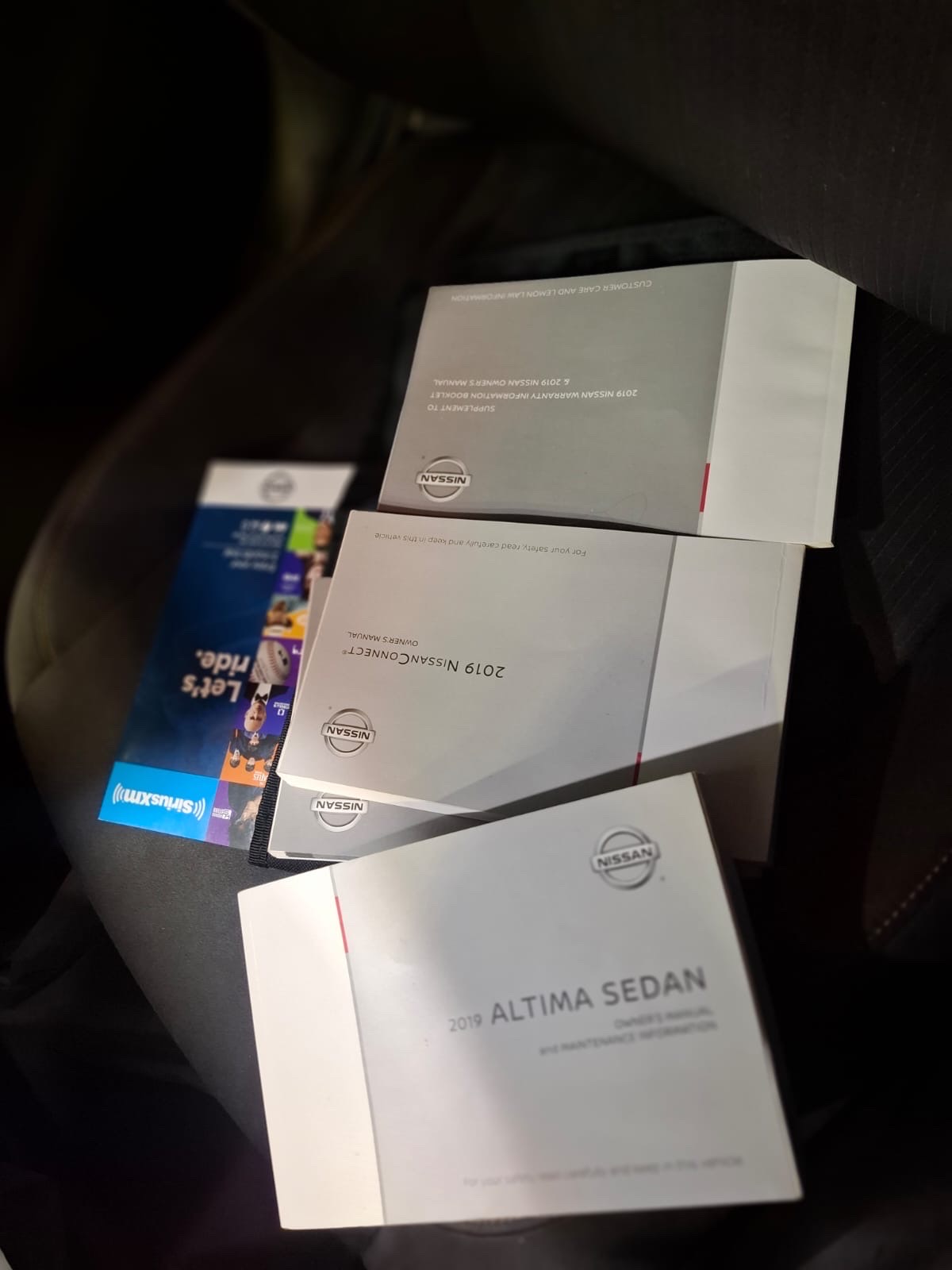Car Image 2019 NISSAN ALTIMA SR