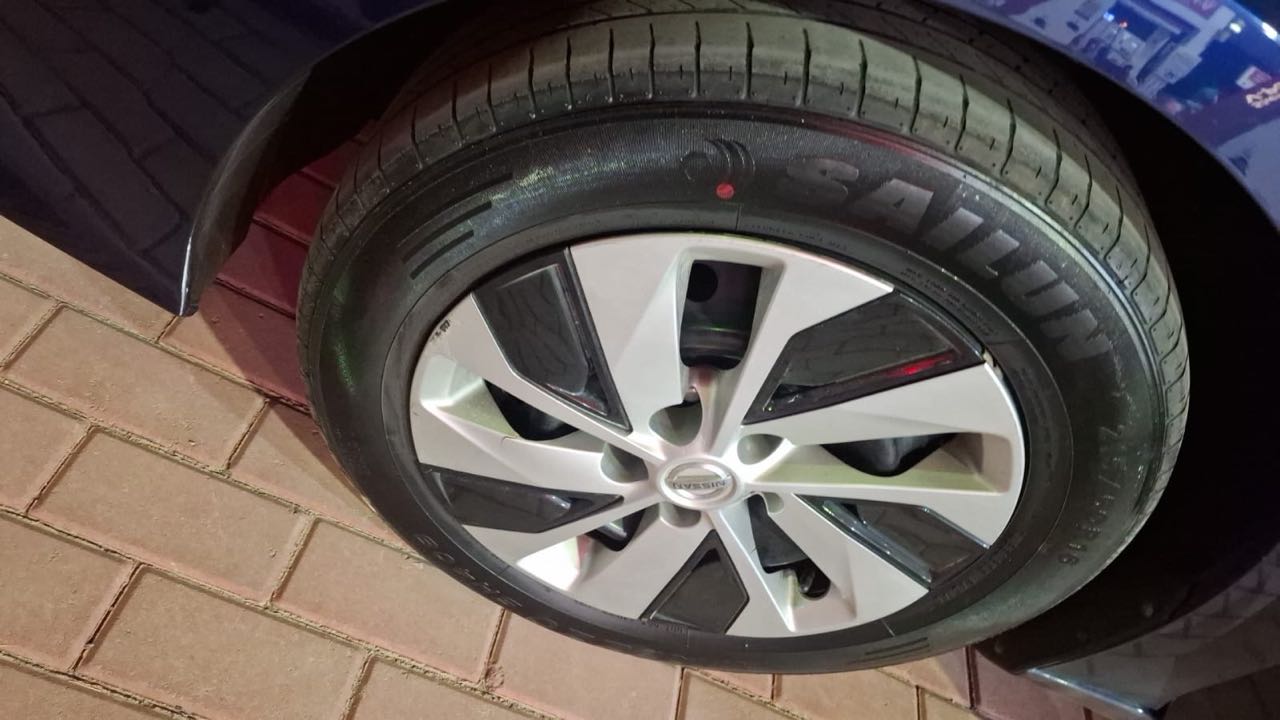 Car Image 2019 NISSAN ALTIMA SR