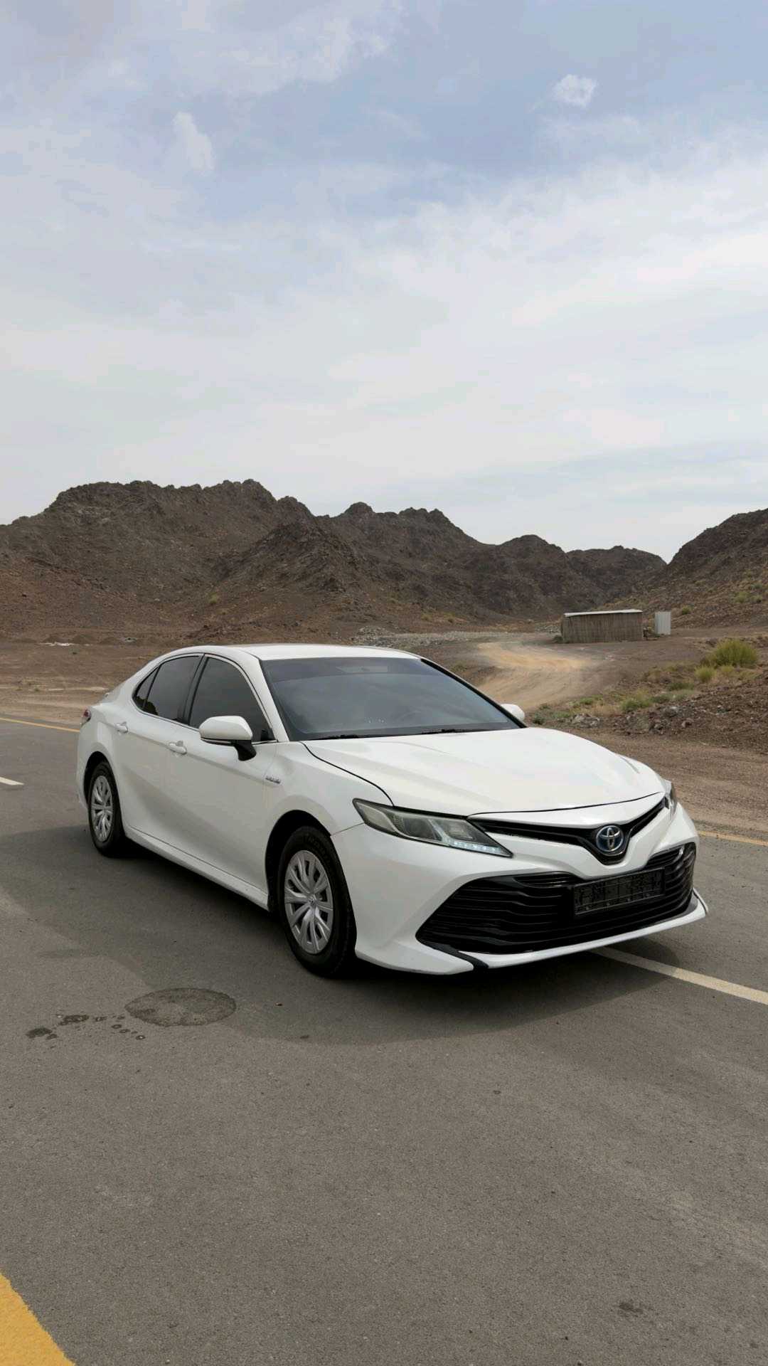 Car Image 2019 TOYOTA CAMRY E