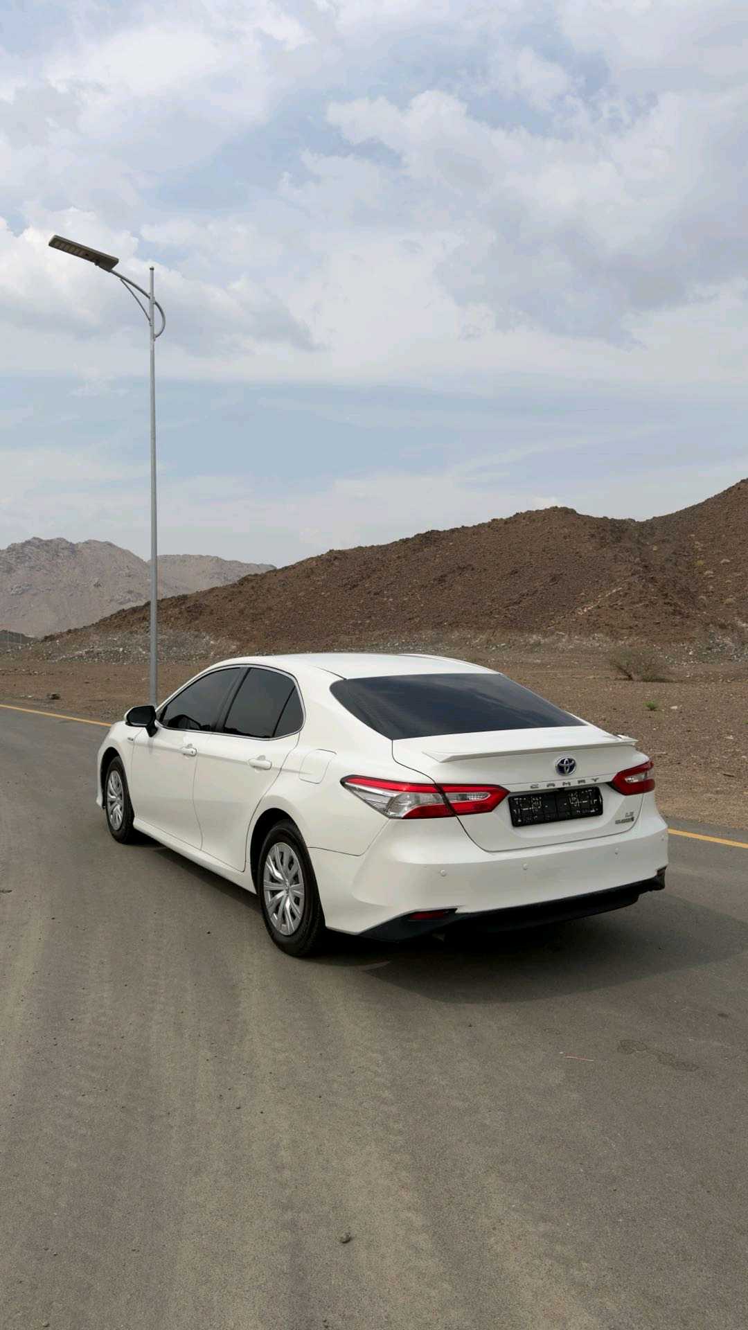 Car Image 2019 TOYOTA CAMRY E