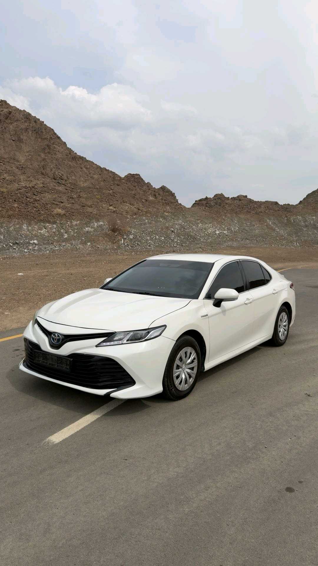 Car Image 2019 TOYOTA CAMRY E