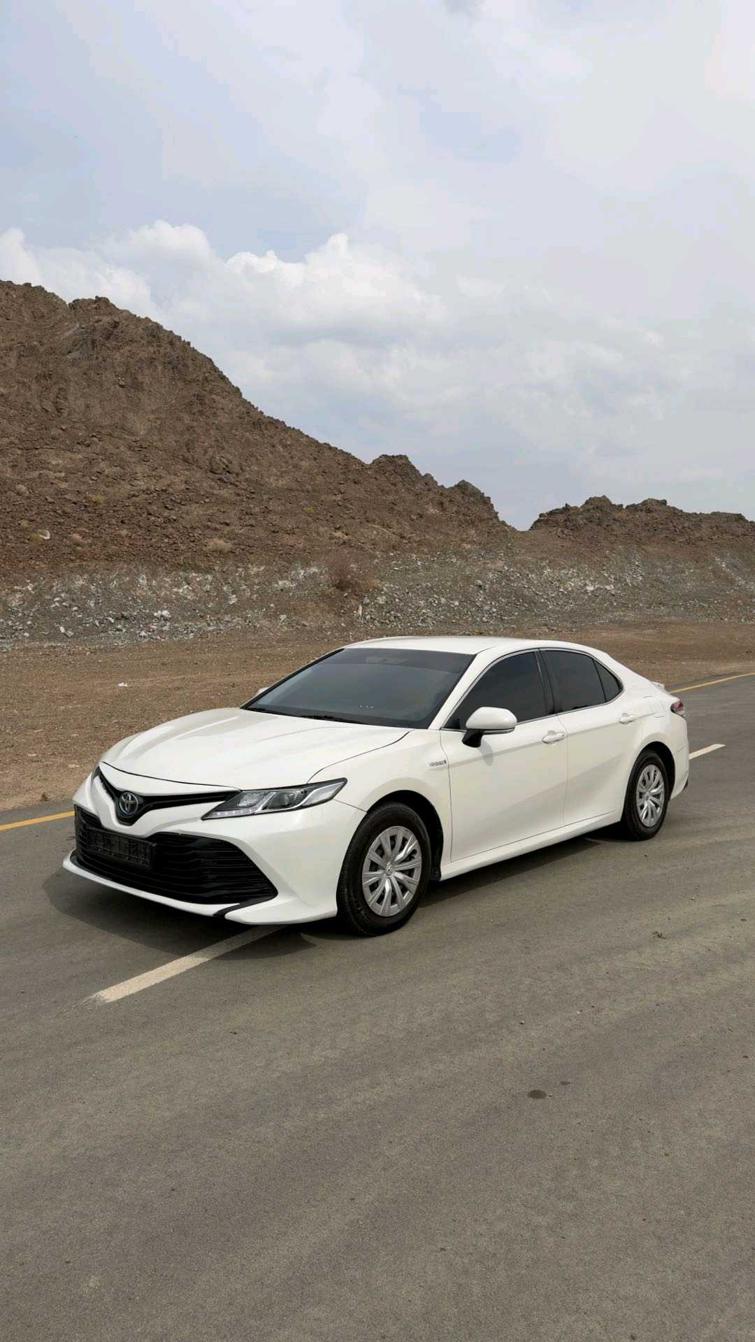 Car Image 2019 TOYOTA CAMRY E
