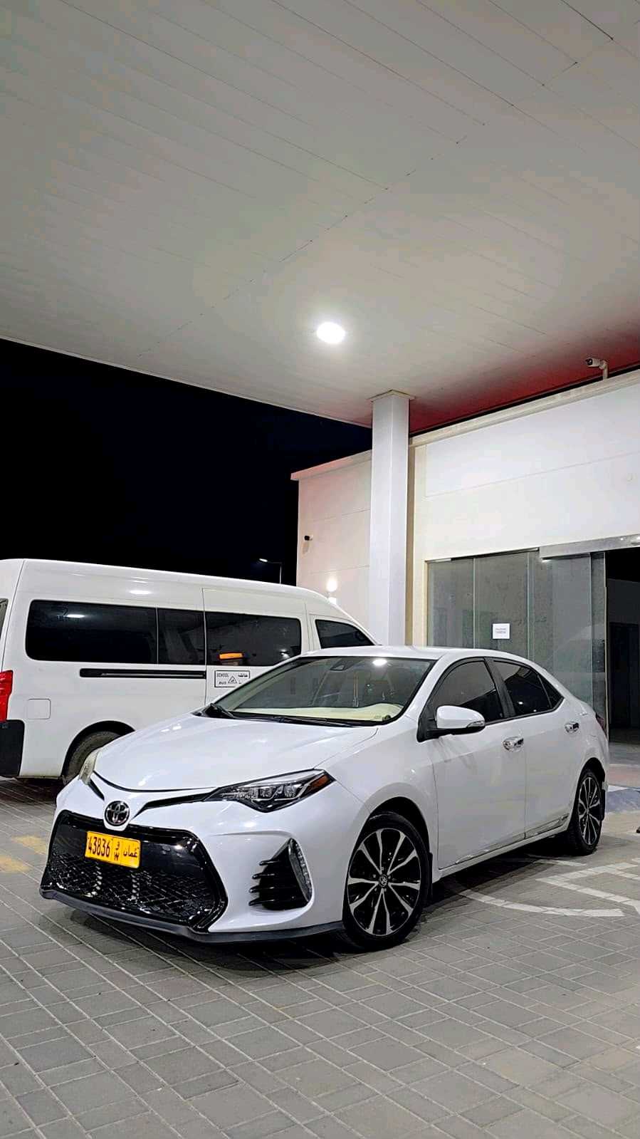 Car Image 2017 TOYOTA COROLLA XSE