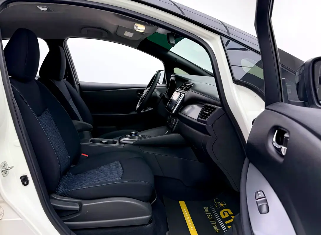 Car Image 2019 NISSAN Leaf S