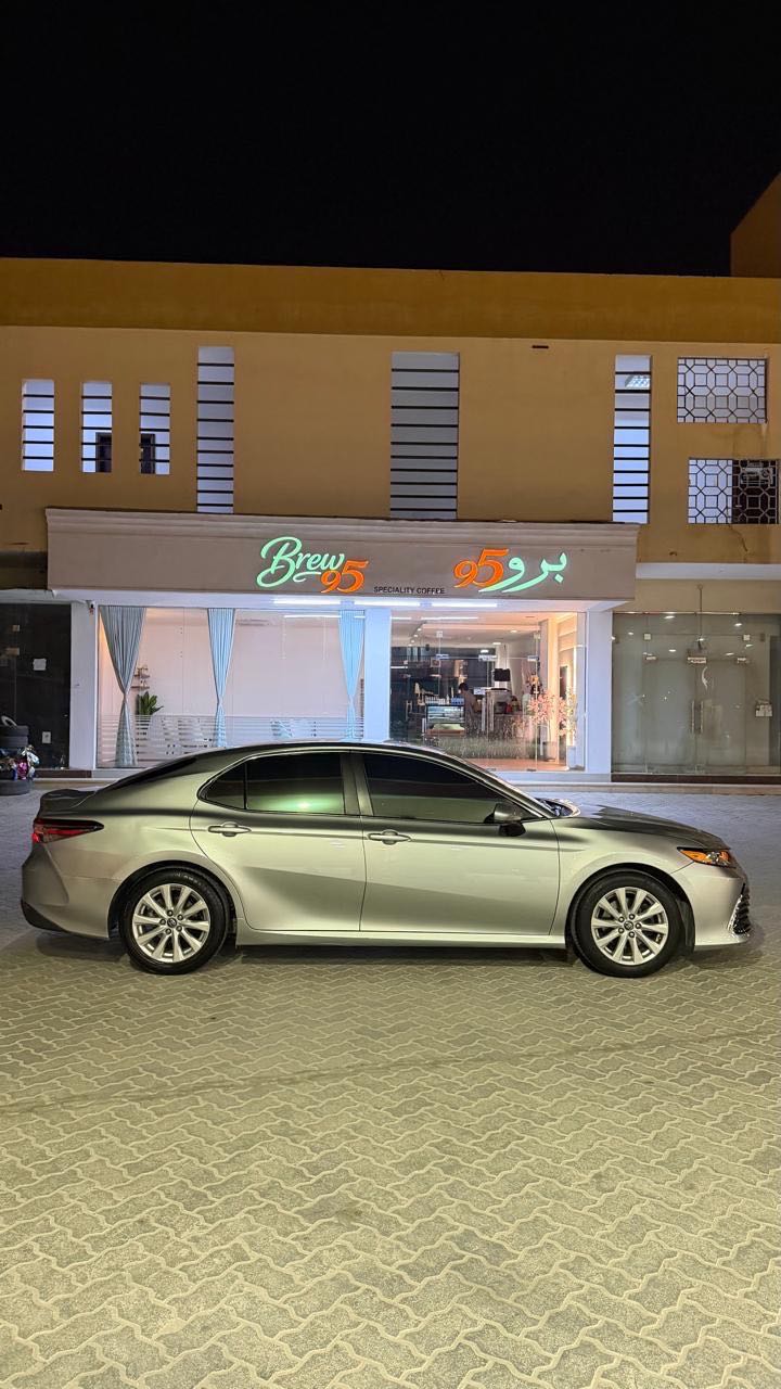 Car Image 2018 TOYOTA CAMRY LE