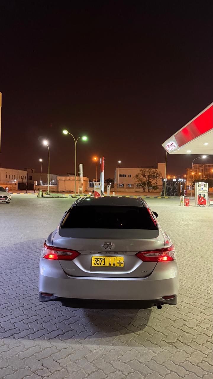 Car Image 2018 TOYOTA CAMRY LE