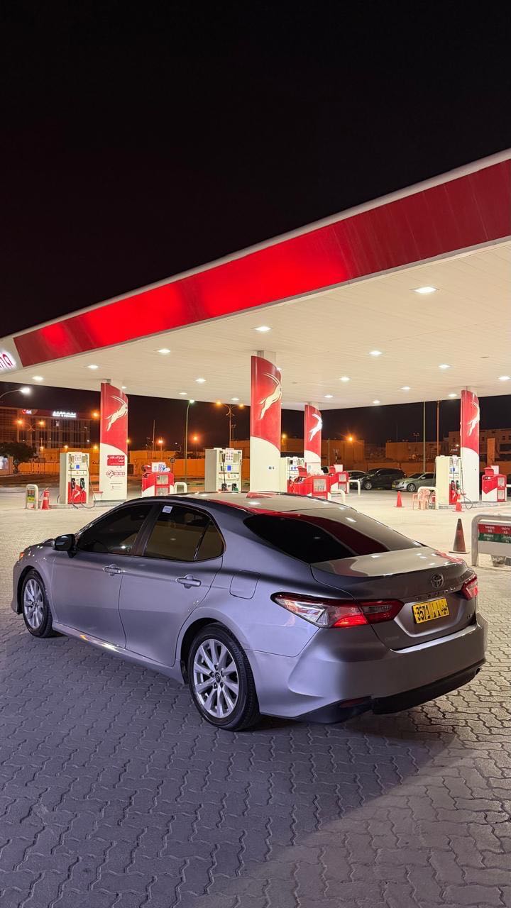 Car Image 2018 TOYOTA CAMRY LE