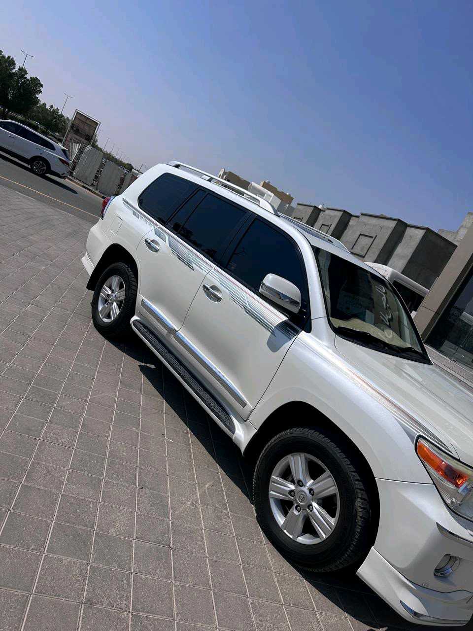 Car Image 2014 TOYOTA LAND CRUISER GX.R