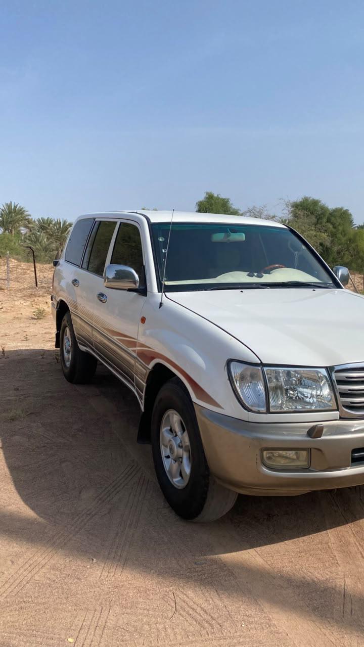 Car Image 2004 TOYOTA LAND CRUISER GX