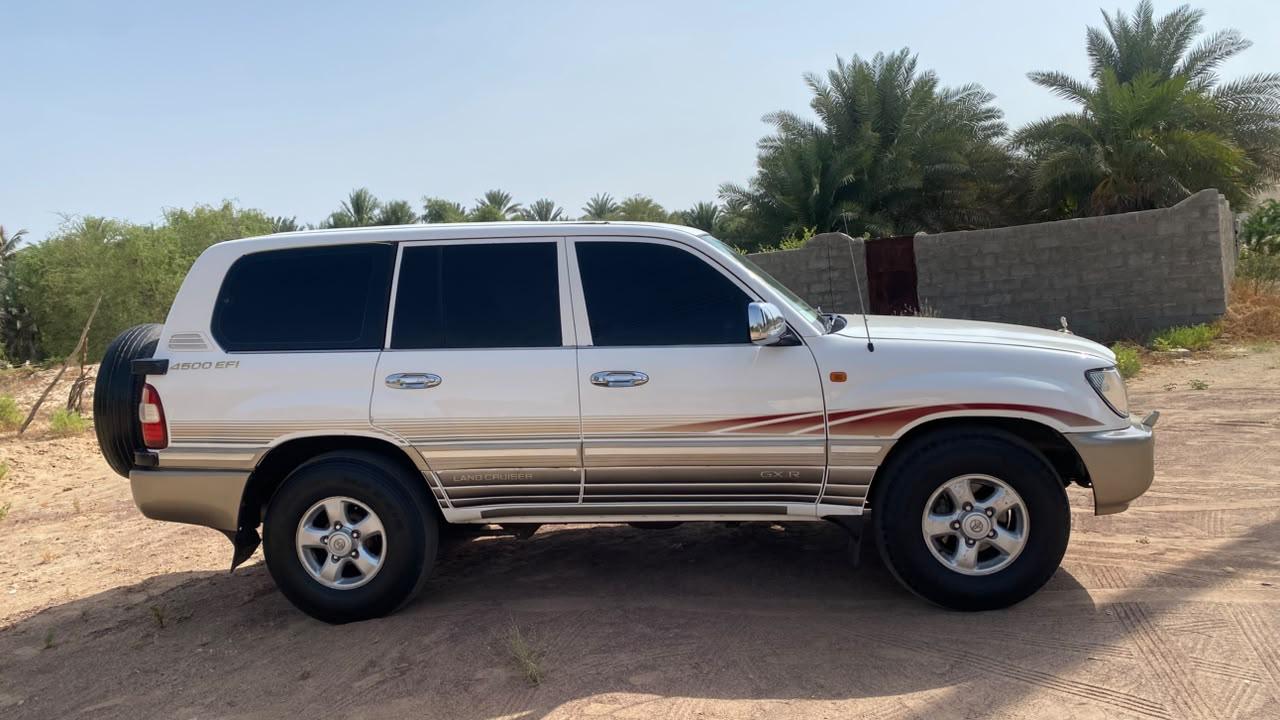 Car Image 2004 TOYOTA LAND CRUISER GX