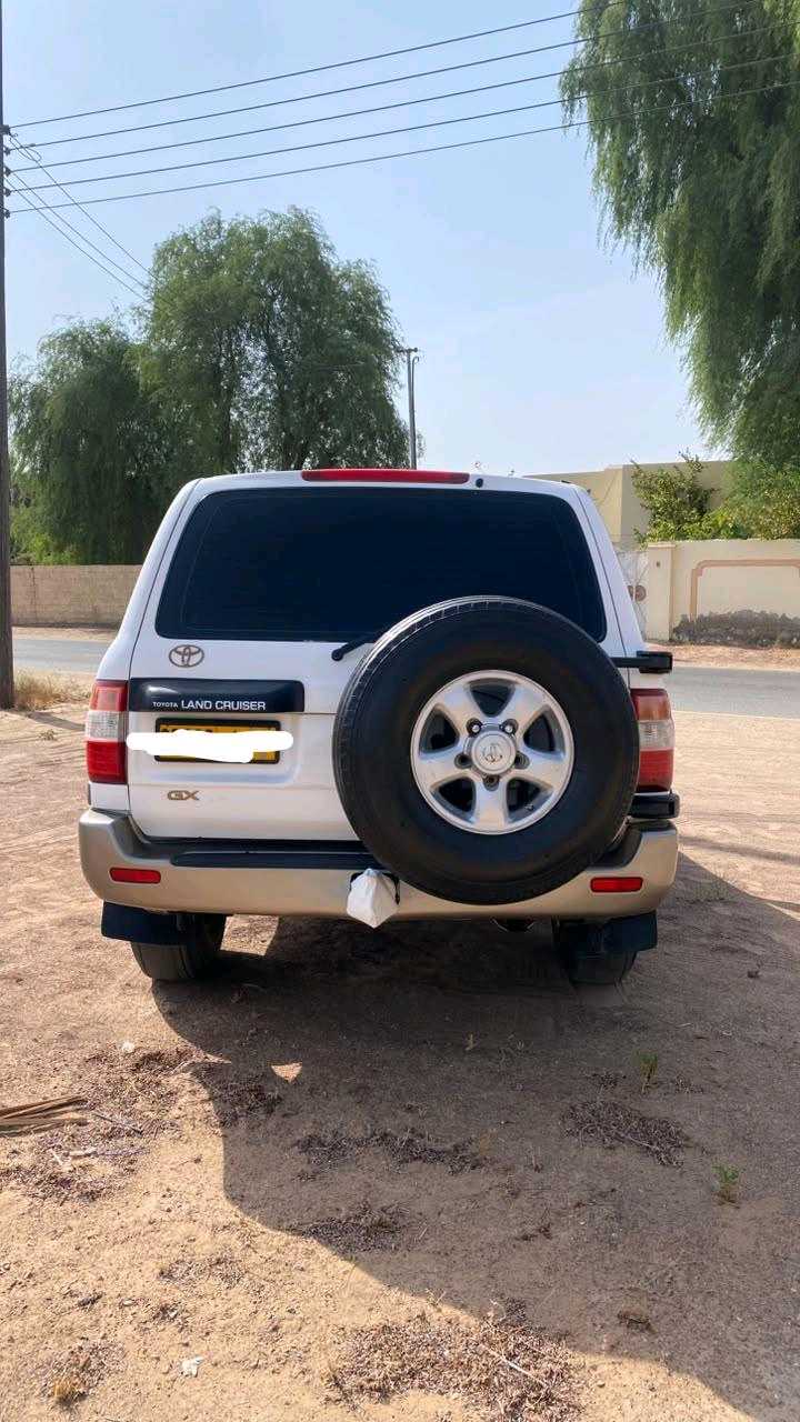 Car Image 2004 TOYOTA LAND CRUISER GX