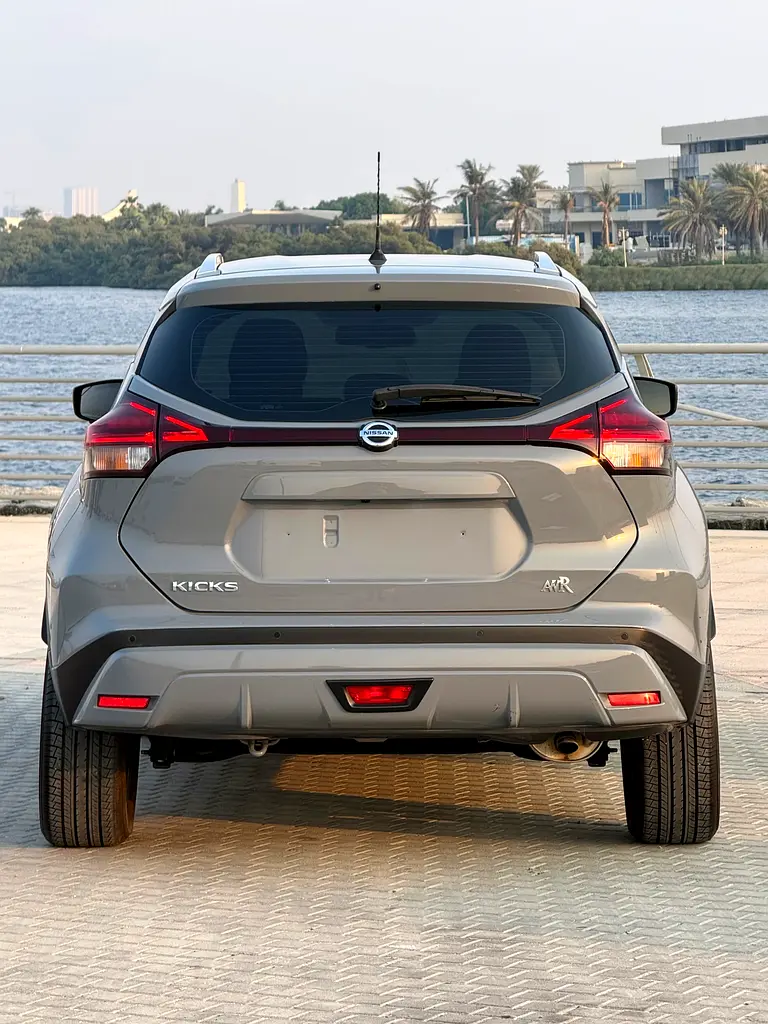 Car Image 2021 NISSAN KICKS SR
