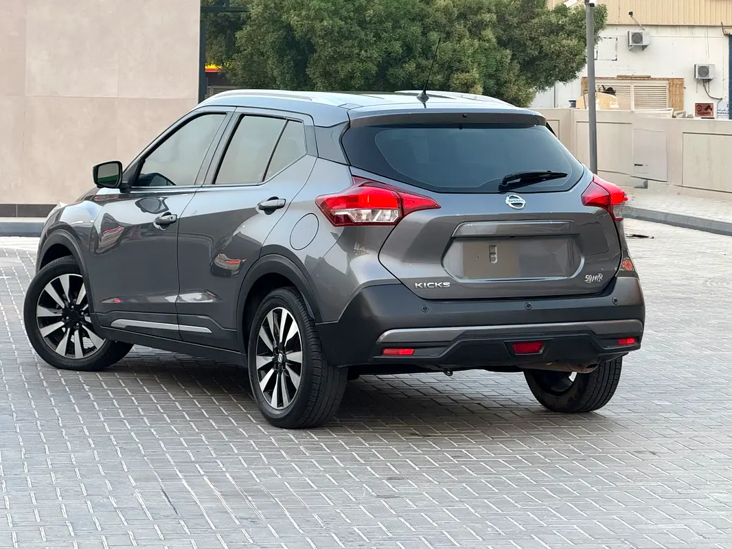 Car Image 2018 NISSAN KICKS 