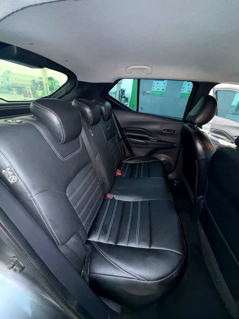 Car Image 2018 NISSAN KICKS 