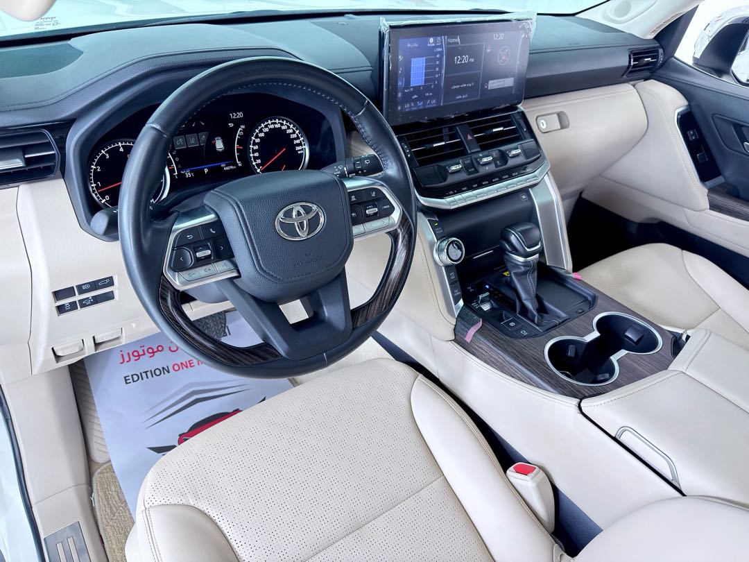Car Image 2024 TOYOTA LAND CRUISER VX.R