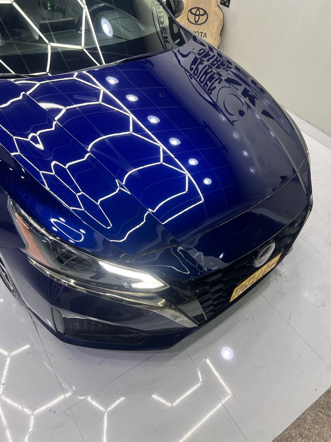 Car Image 2019 NISSAN ALTIMA SR