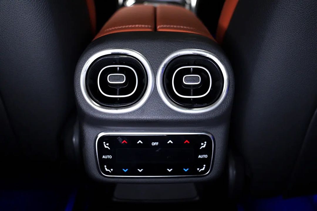 Car Image 2023 MERCEDES GLC CLASS 