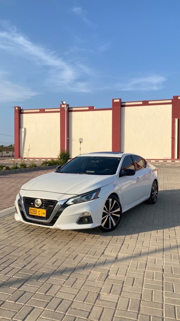 Car Image 2019 NISSAN ALTIMA SR