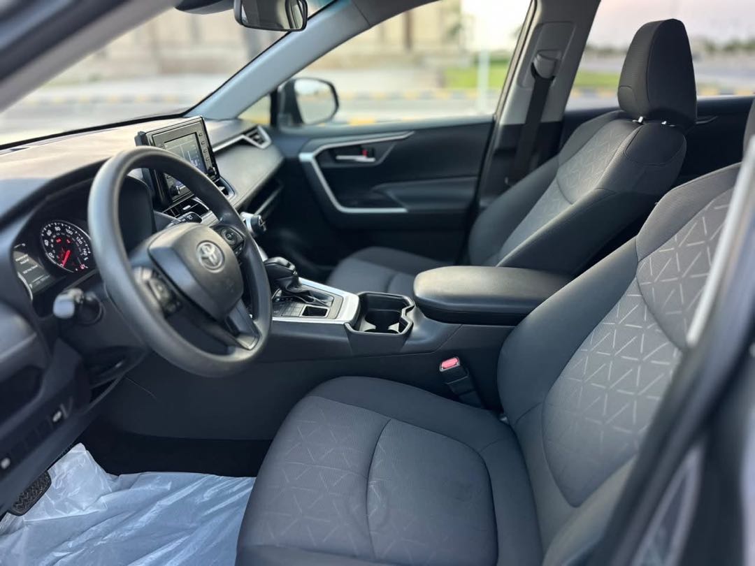 Car Image 2019 TOYOTA RAV4 XLE