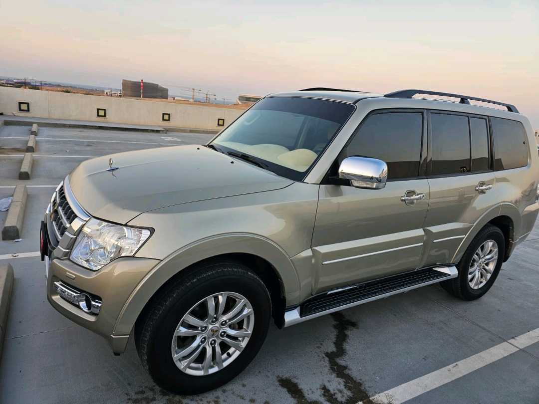 MITSUBISHI PAJERO 2020