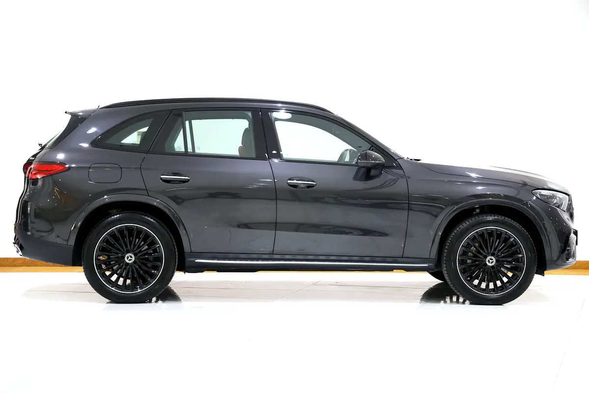 Car Image 2025 MERCEDES GLC CLASS 