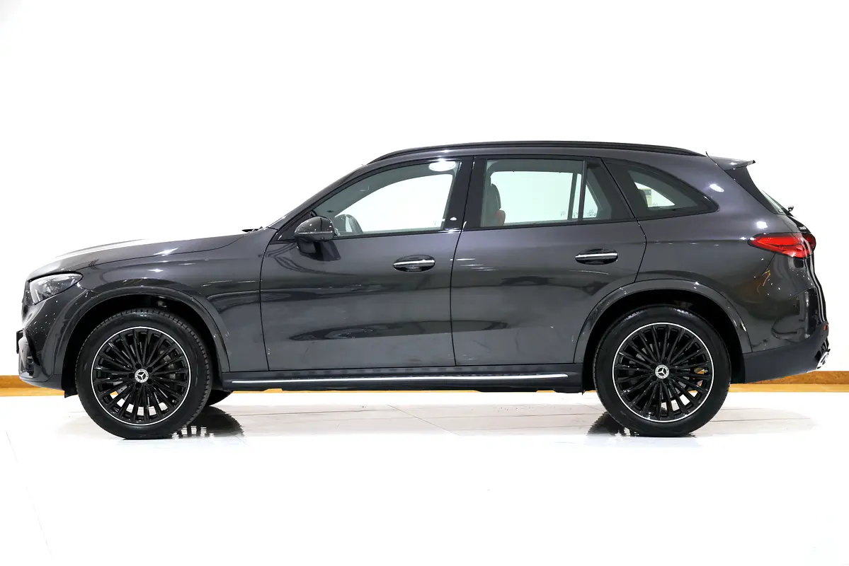 Car Image 2025 MERCEDES GLC CLASS 