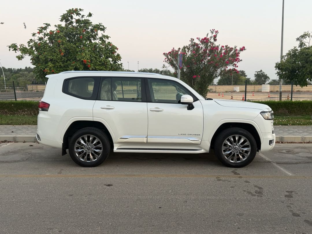 Car Image 2023 TOYOTA LAND CRUISER GX.R