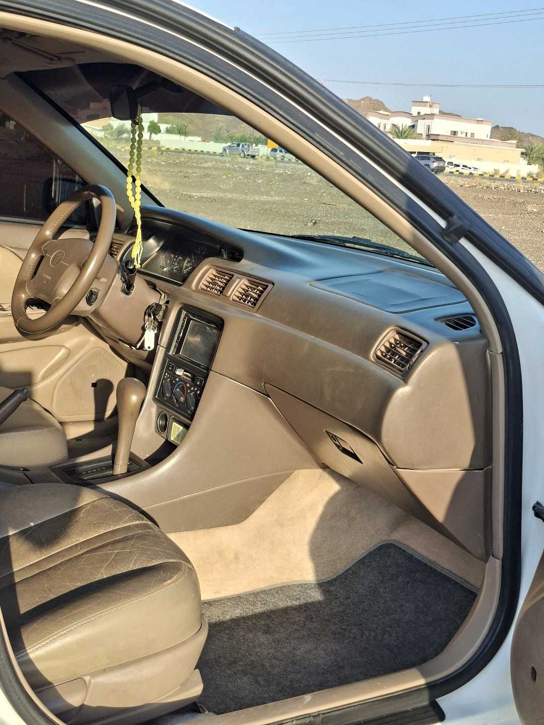 Car Image 1998 TOYOTA CAMRY SE
