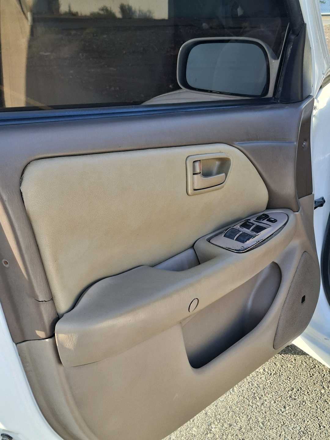 Car Image 1998 TOYOTA CAMRY SE