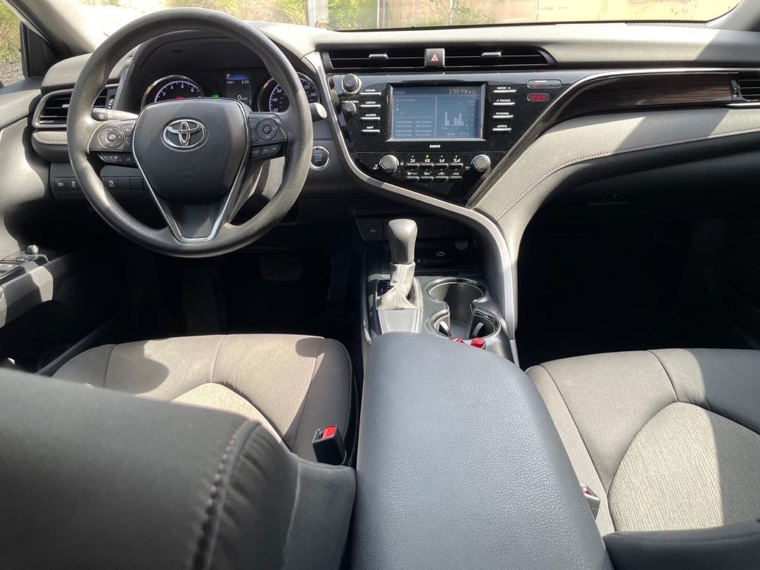 Car Image 2020 TOYOTA CAMRY LE