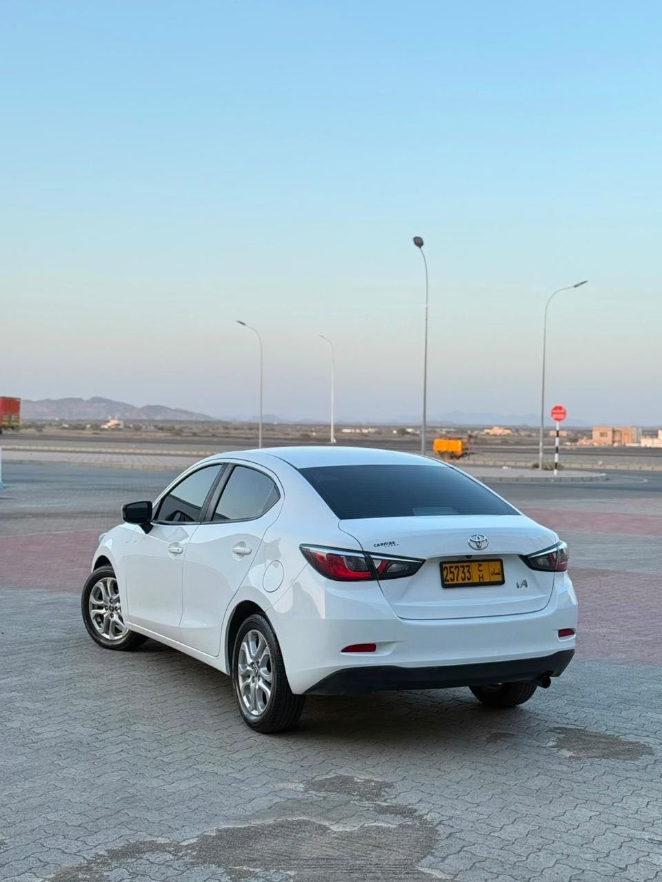 Car Image 2018 TOYOTA YARIS 1.5