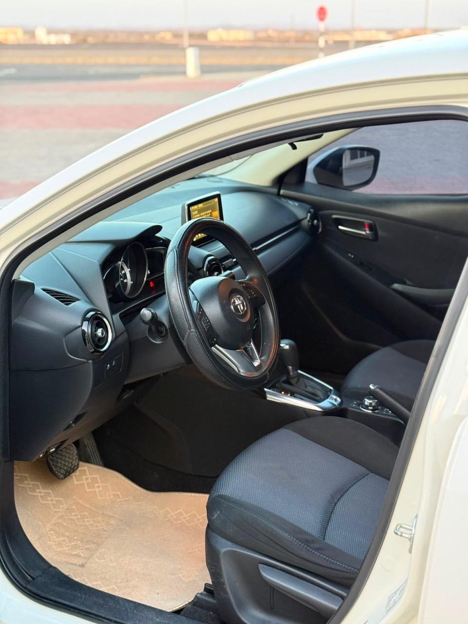 Car Image 2018 TOYOTA YARIS 1.5