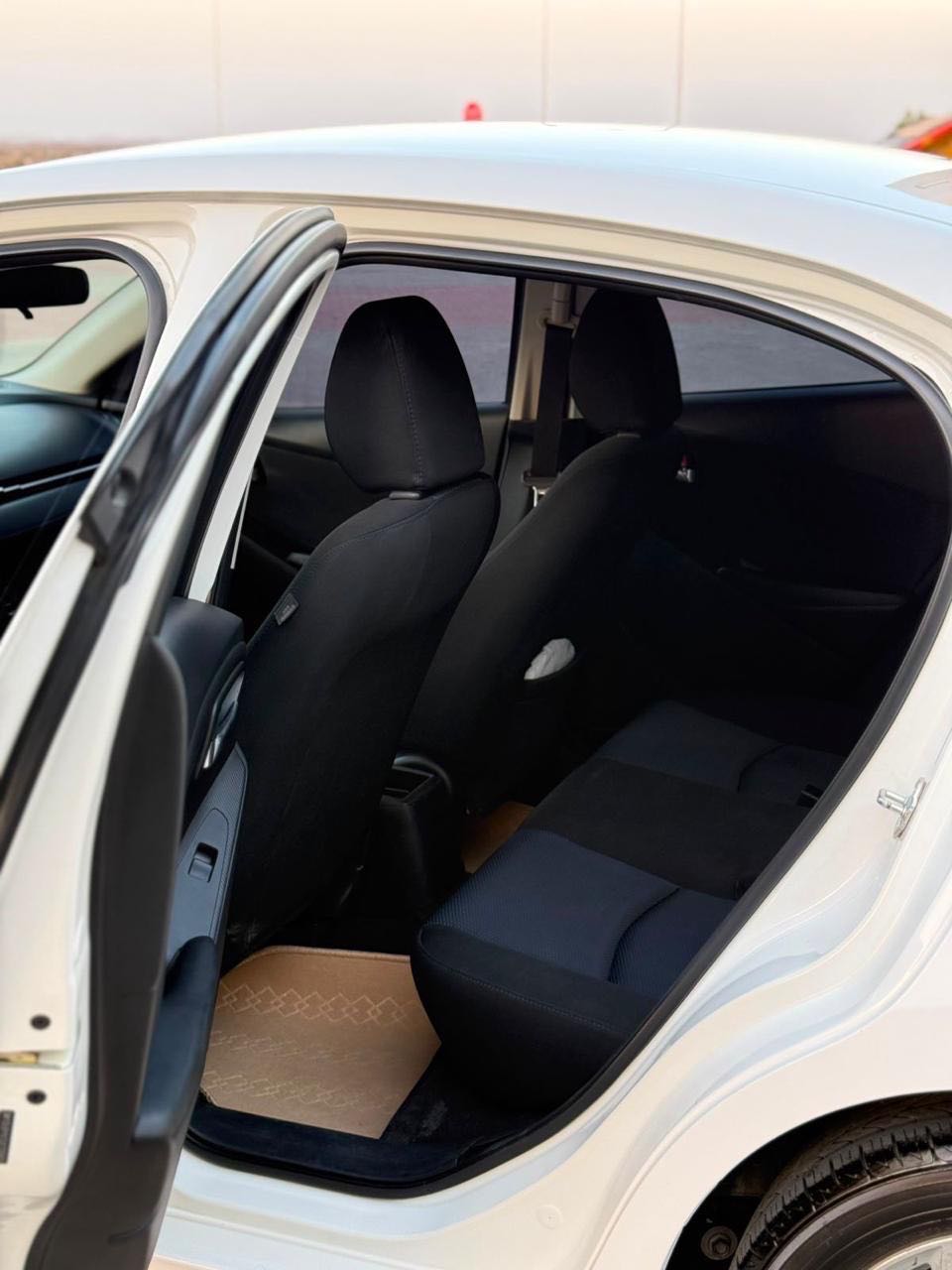 Car Image 2018 TOYOTA YARIS 1.5