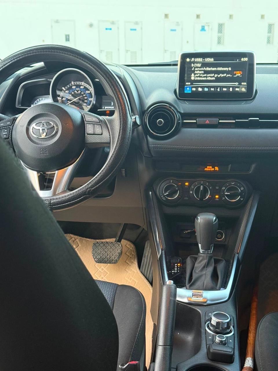 Car Image 2018 TOYOTA YARIS 1.5