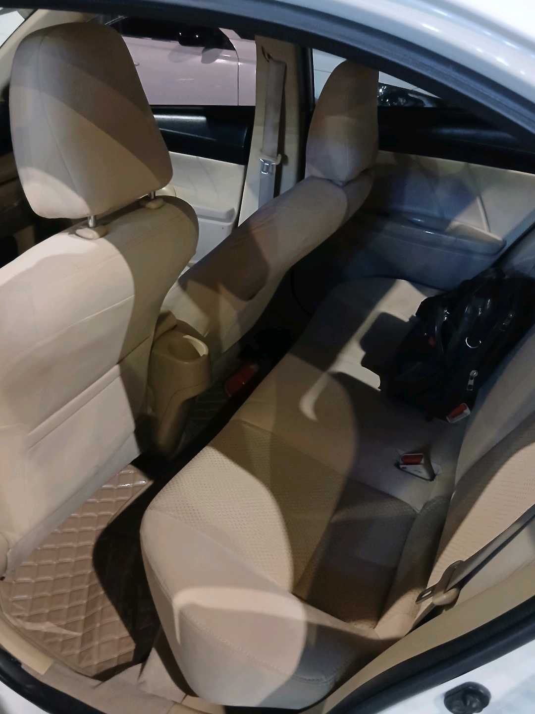 Car Image 2016 TOYOTA YARIS LE