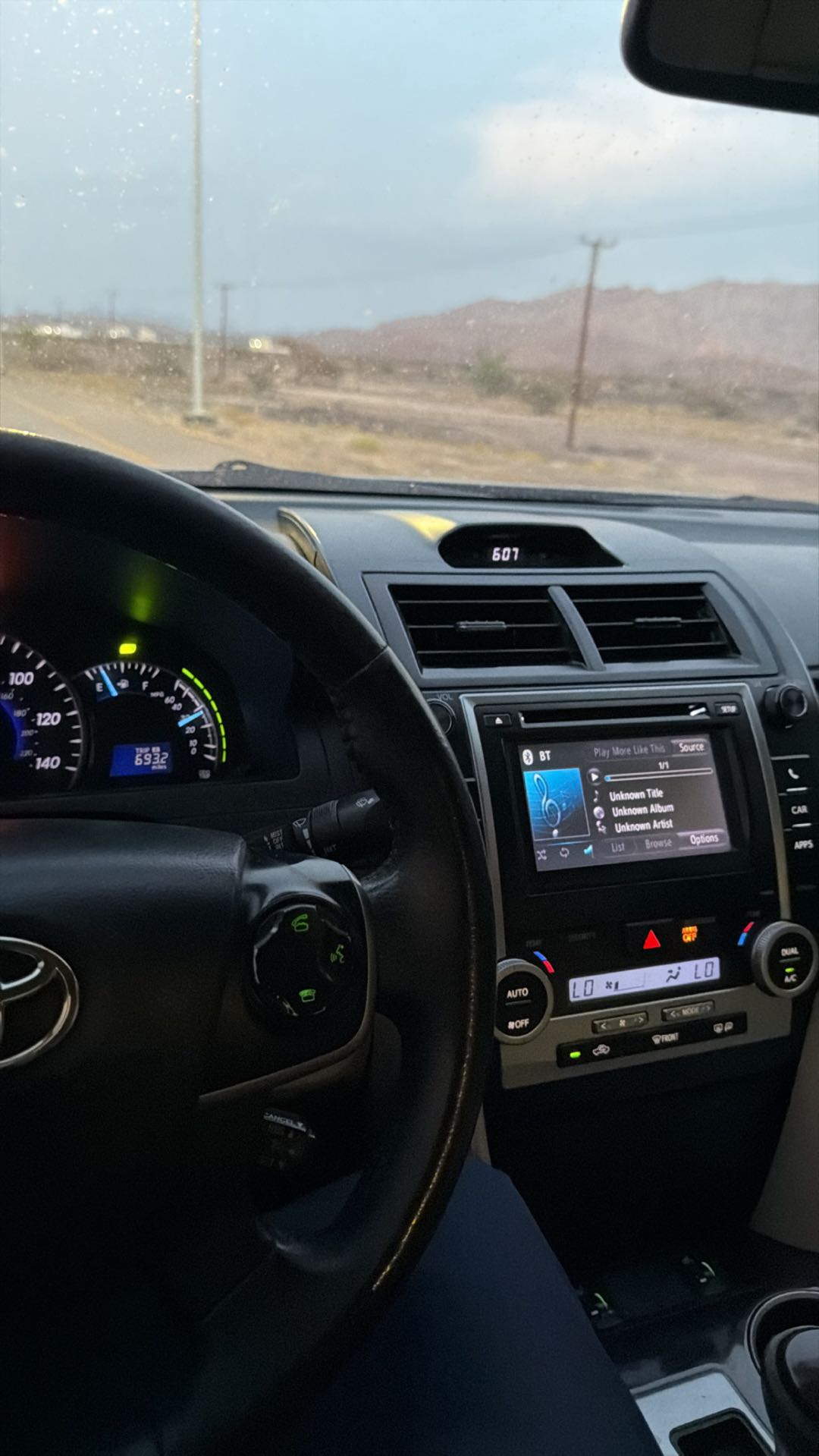 Car Image 2014 TOYOTA CAMRY XLE