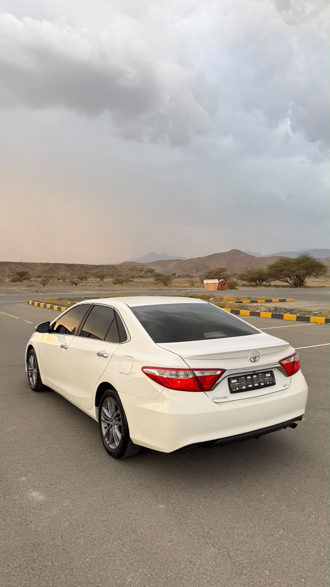 Car Image 2016 TOYOTA CAMRY SE