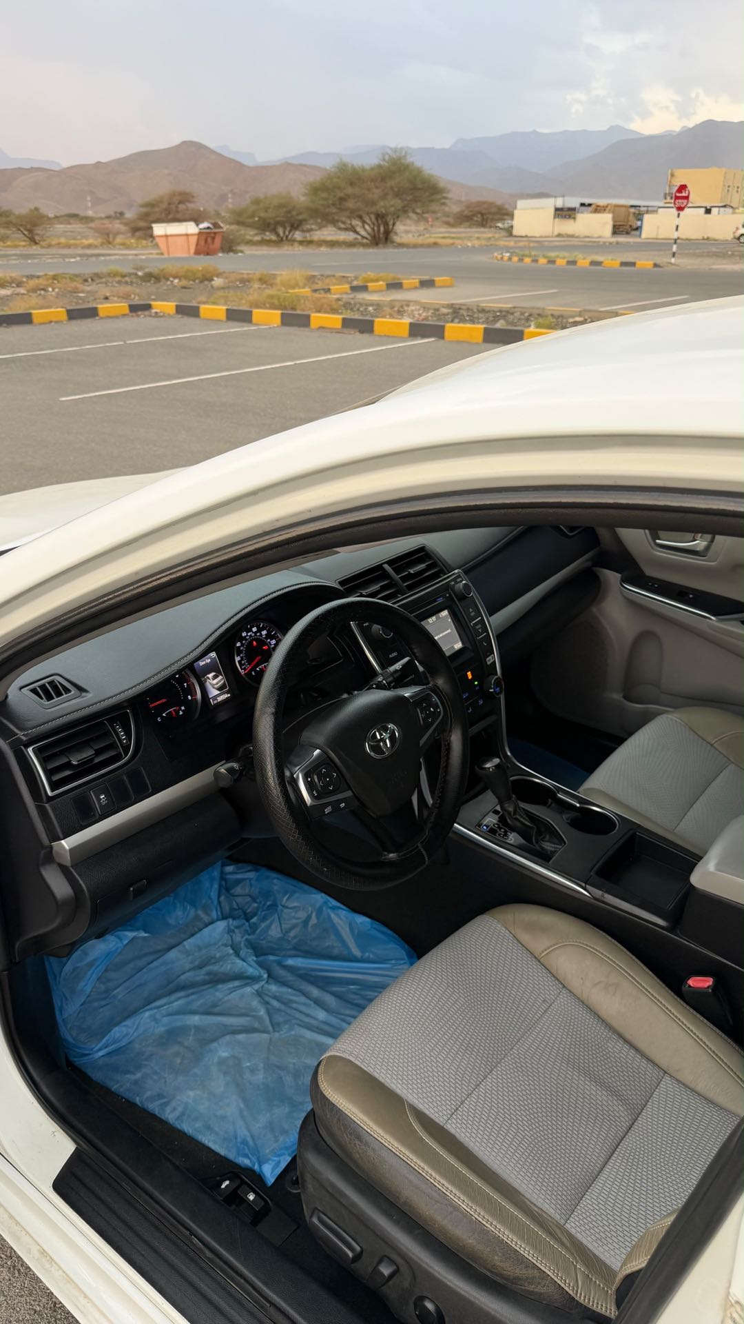 Car Image 2016 TOYOTA CAMRY SE