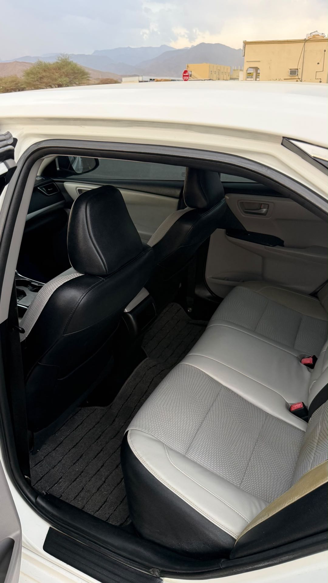 Car Image 2016 TOYOTA CAMRY SE