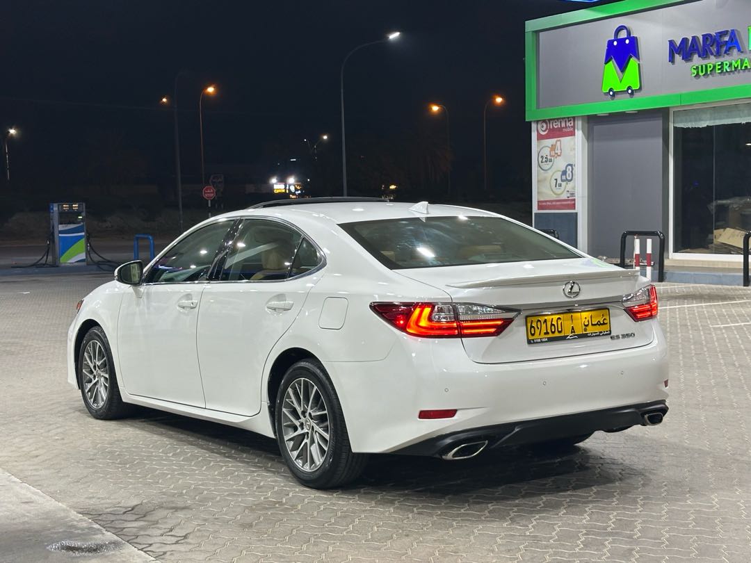 Car Image 2018 LEXUS ES 350