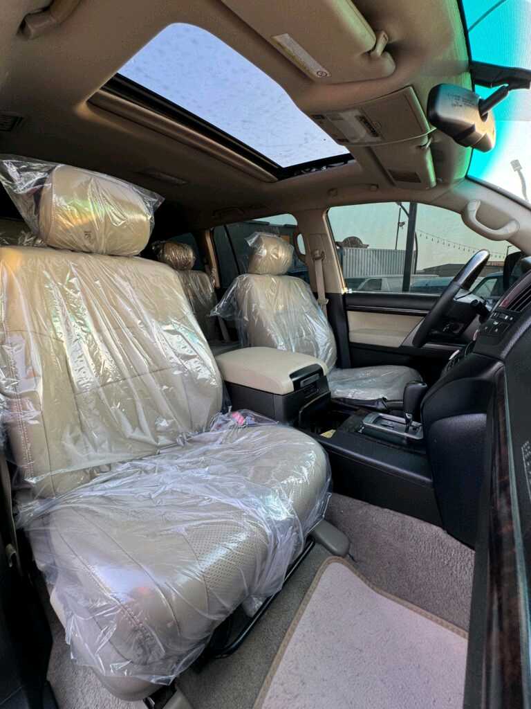 Car Image 2010 TOYOTA LAND CRUISER GX.R