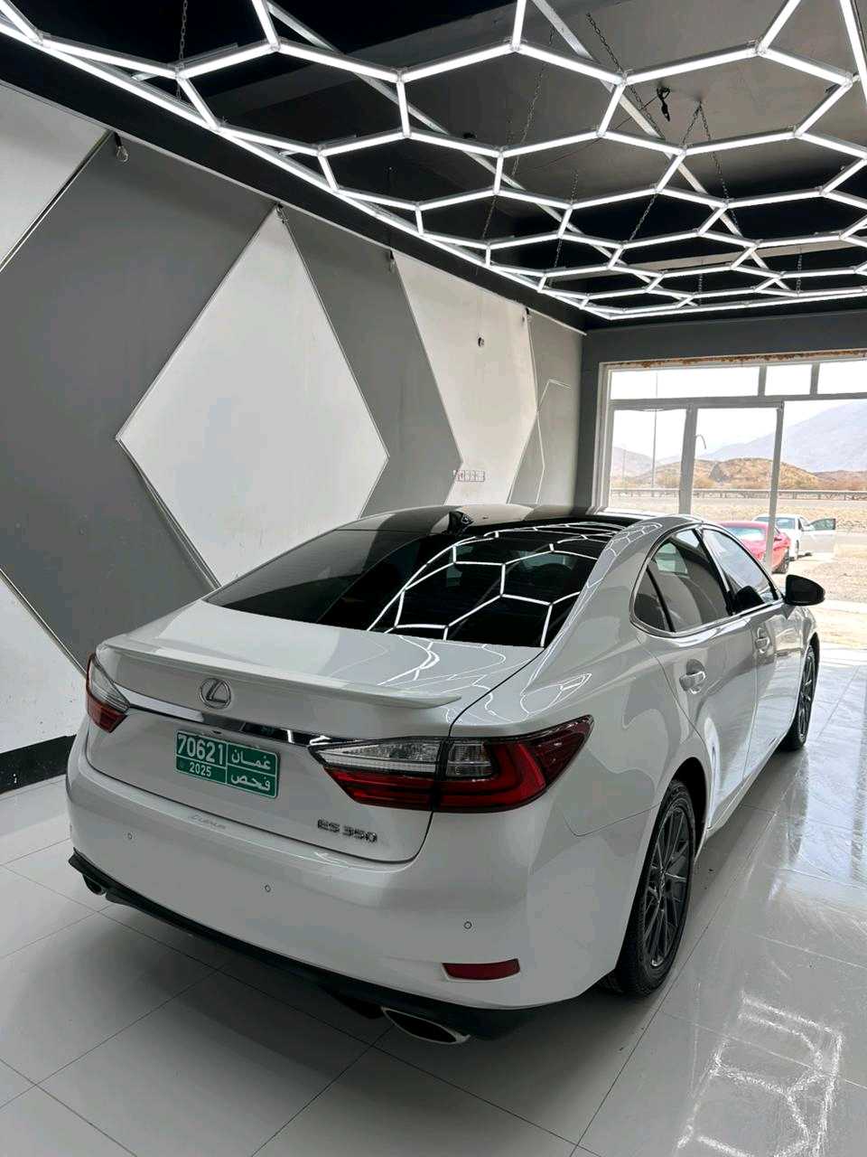 Car Image 2018 LEXUS ES 350