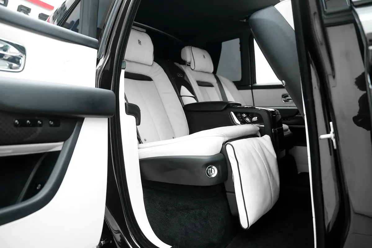 Car Image 2023 ROLLS ROYCE CULLINAN 