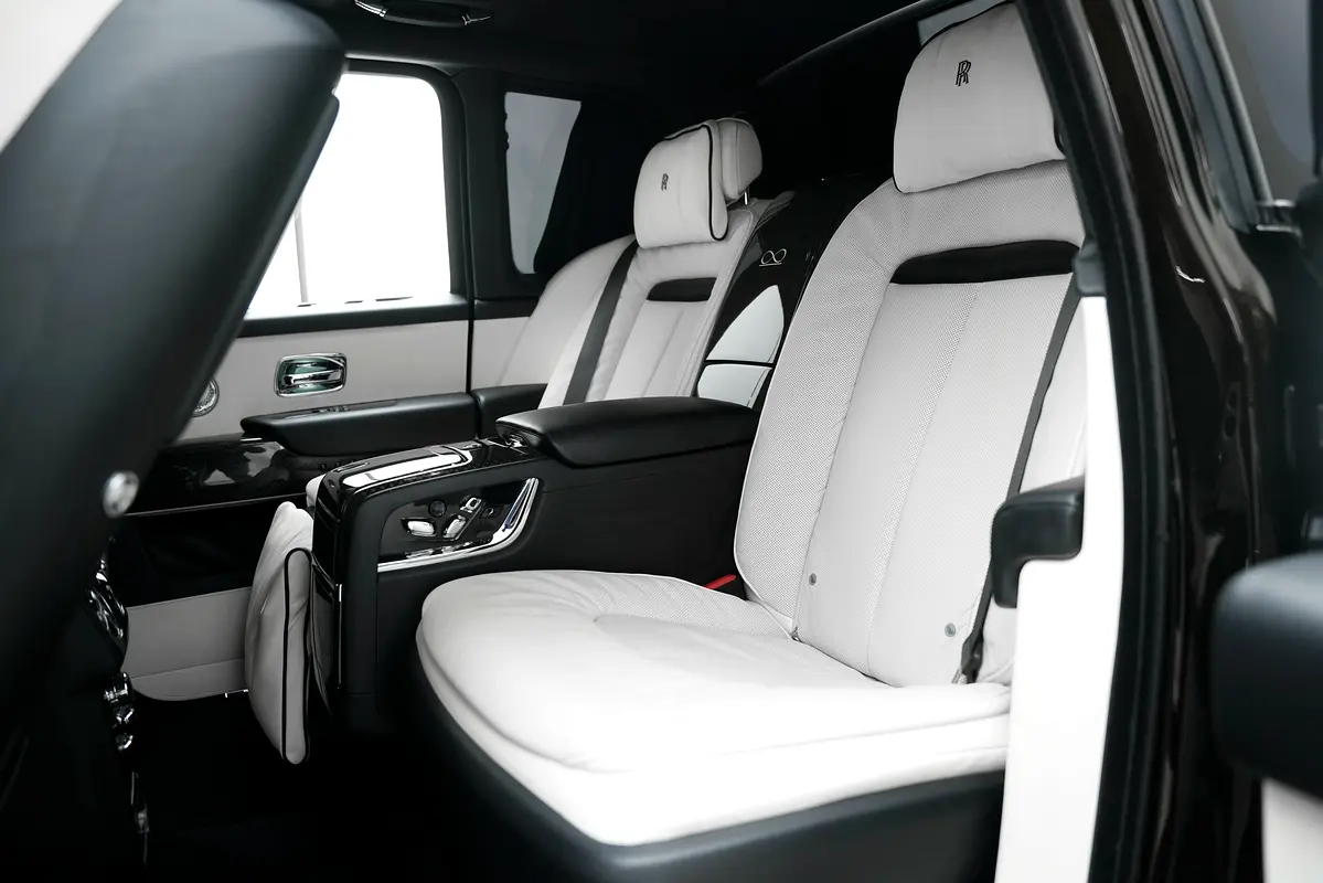 Car Image 2023 ROLLS ROYCE CULLINAN 