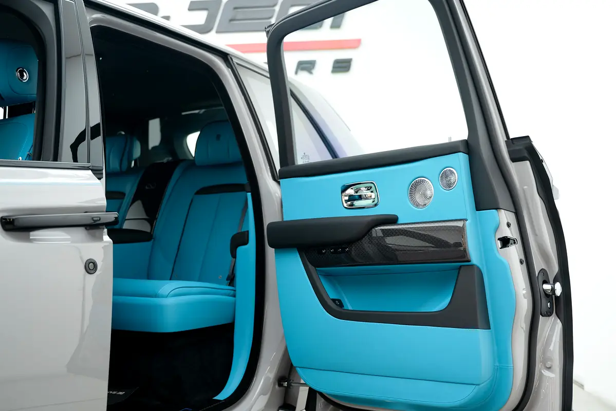 Car Image 2025 ROLLS ROYCE CULLINAN 