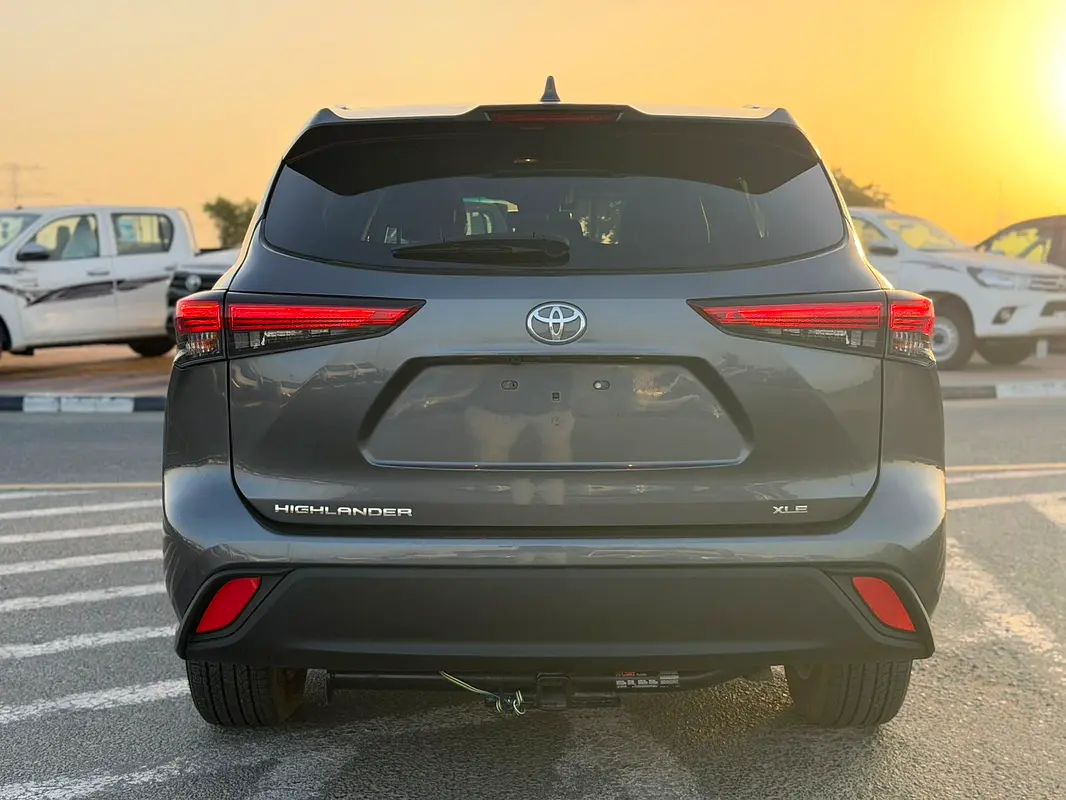 Car Image 2020 TOYOTA HIGHLANDER XLE
