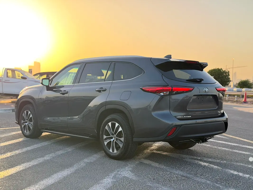Car Image 2020 TOYOTA HIGHLANDER XLE